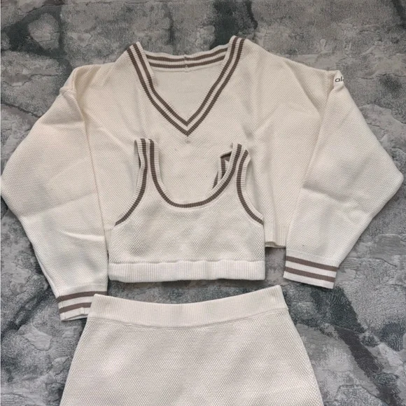 Alo Three piece Tennis Club Sweater Knit V-Neck Pullover , top & skirt - Picture 10 of 10